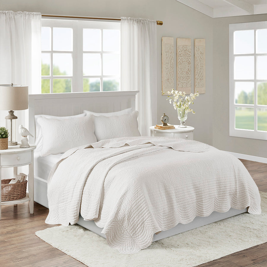 3 Piece Reversible Scalloped Edge Quilt Set White King/Cal King